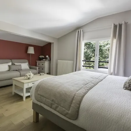 ベッド・アンド・ブレックファスト A L'ombre Des Pins La Baule