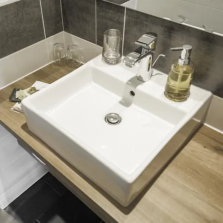 ベッド・アンド・ブレックファスト A L'ombre Des Pins 3*